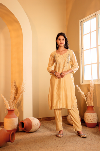 Haniya Straight Set